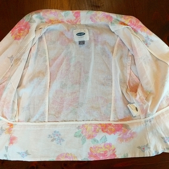 NWT, Old Navy, Size: M, white and pink flowered light jacket - Picture 3 of 4